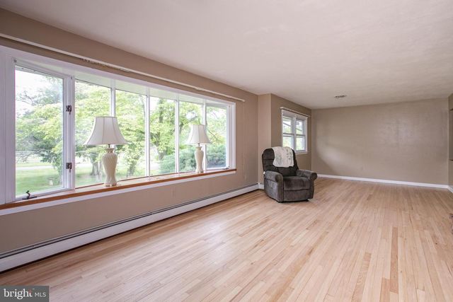 392 EXTONVILLE RD, Allentown, NJ 08501