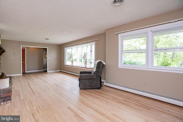 392 EXTONVILLE RD, Allentown, NJ 08501