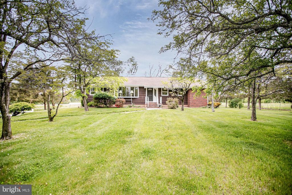 392 EXTONVILLE RD, Allentown, NJ 08501