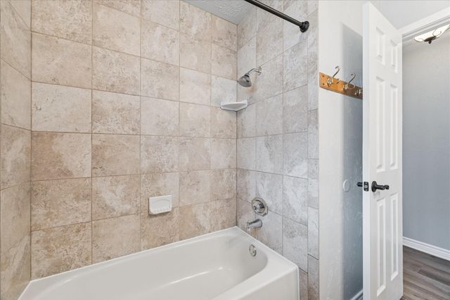 320 Creek Bend Drive, League City, TX 77573