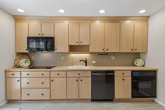 50 Stony Hollow Road, Centerport, NY 11721