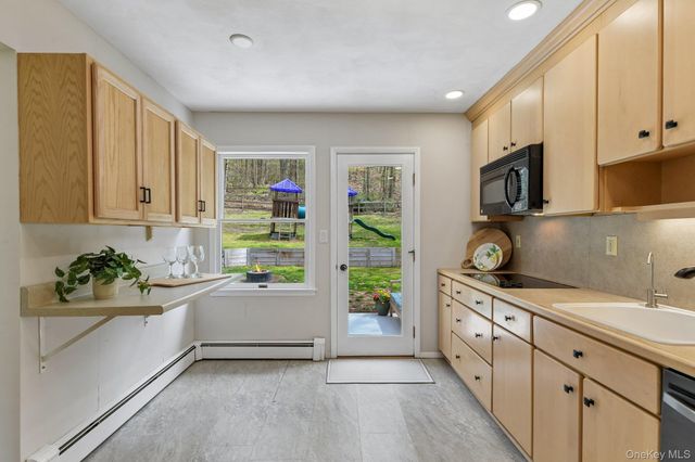 50 Stony Hollow Road, Centerport, NY 11721