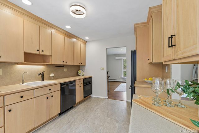 50 Stony Hollow Road, Centerport, NY 11721