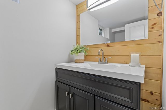 50 Stony Hollow Road, Centerport, NY 11721