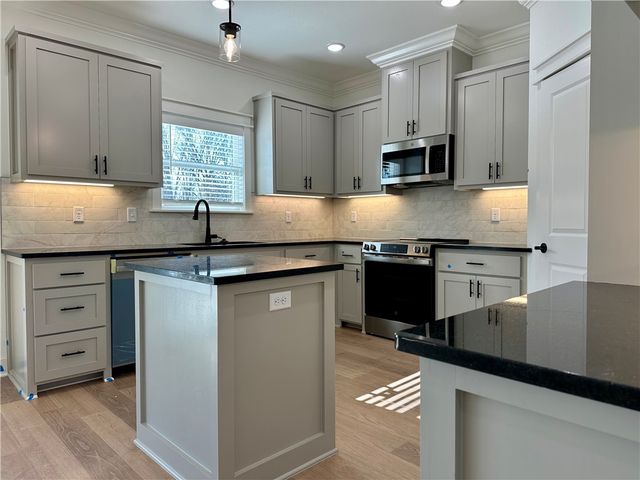 2 Fryer Lane, Bella Vista, AR 72715