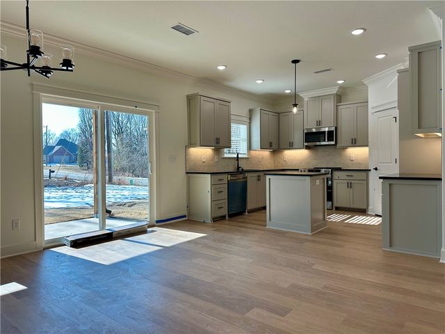 2 Fryer Lane, Bella Vista, AR 72715