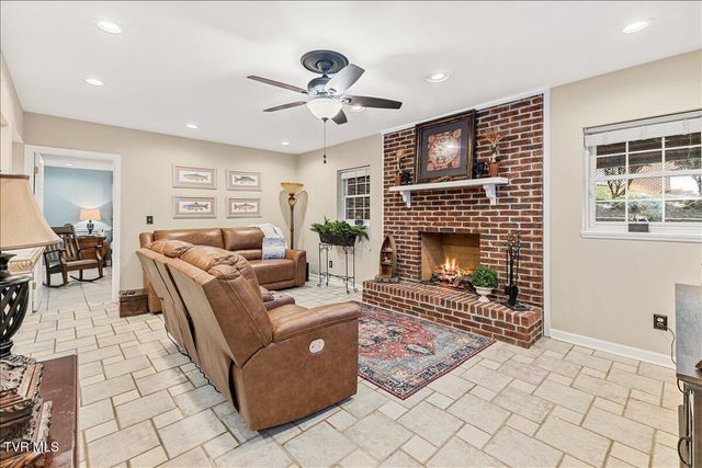 1 Emerald Court, Johnson City, TN 37604