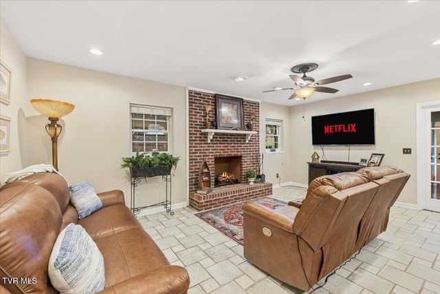 1 Emerald Court, Johnson City, TN 37604