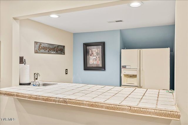 1 Emerald Court, Johnson City, TN 37604