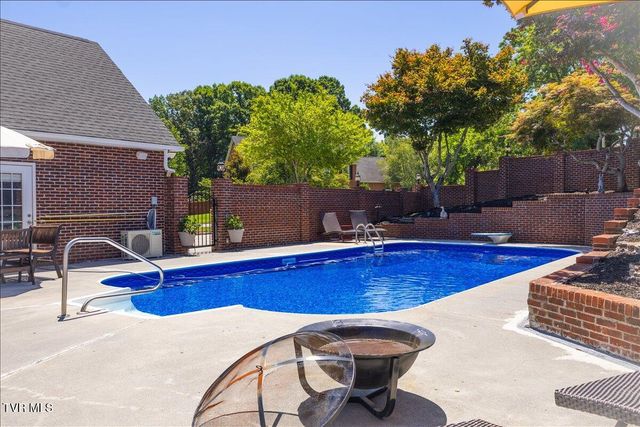 1 Emerald Court, Johnson City, TN 37604