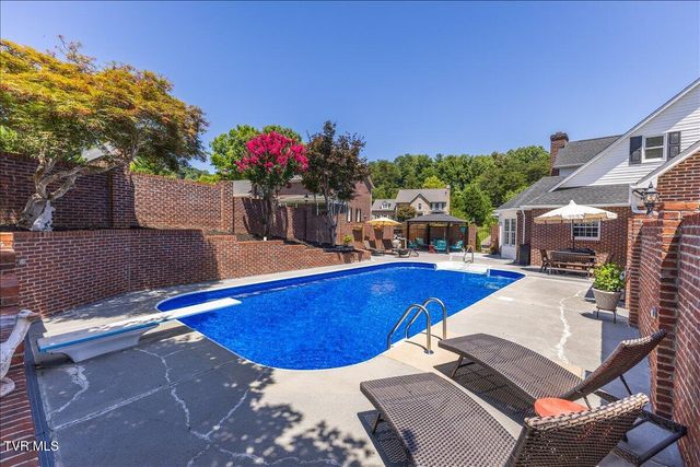 1 Emerald Court, Johnson City, TN 37604
