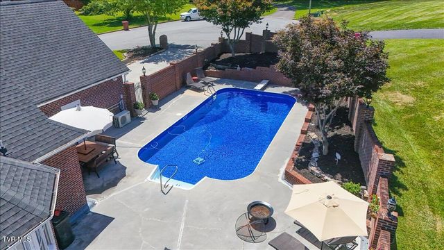1 Emerald Court, Johnson City, TN 37604