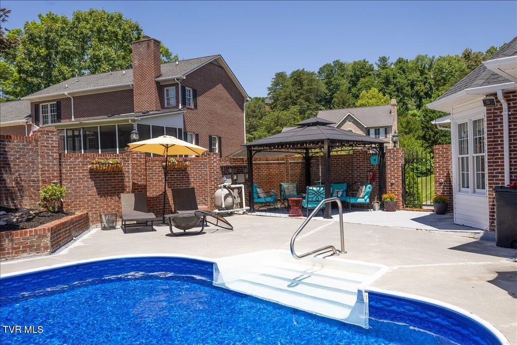 1 Emerald Court, Johnson City, TN 37604
