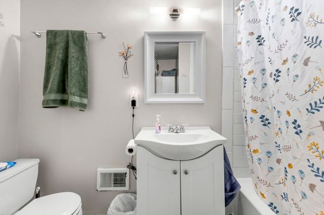 3070 Grove Street, Keego Harbor, MI 48320