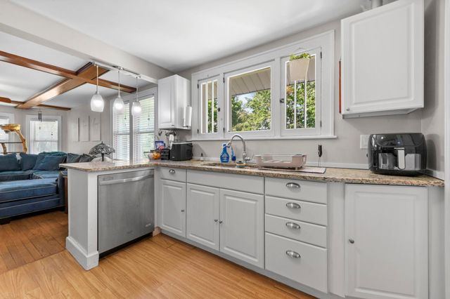 3070 Grove Street, Keego Harbor, MI 48320