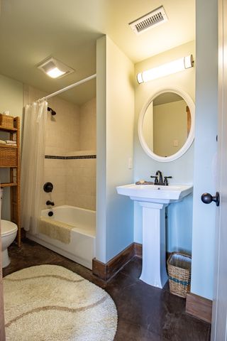 2016 Valley View Rd, Joelton, TN 37080