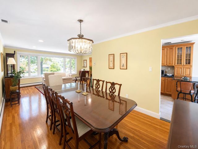 377 Old Courthouse Road, Manhasset Hills, NY 11040