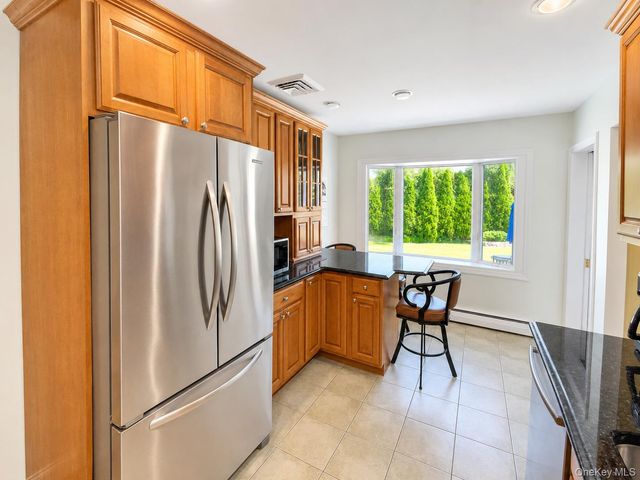 377 Old Courthouse Road, Manhasset Hills, NY 11040