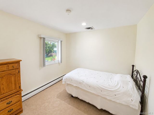 377 Old Courthouse Road, Manhasset Hills, NY 11040