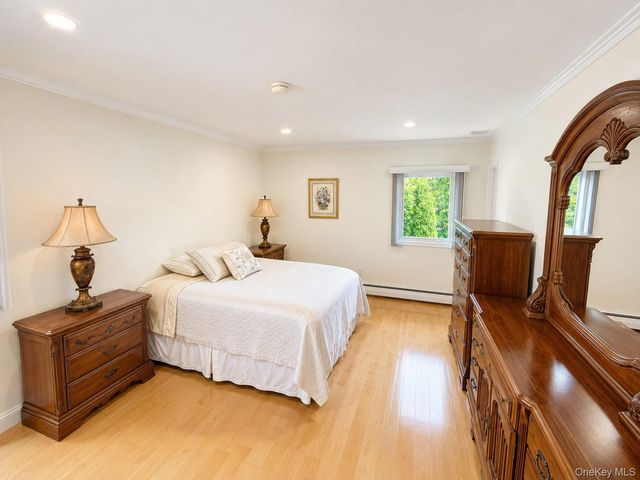 377 Old Courthouse Road, Manhasset Hills, NY 11040