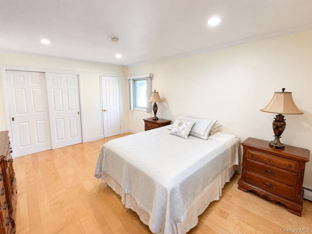 377 Old Courthouse Road, Manhasset Hills, NY 11040