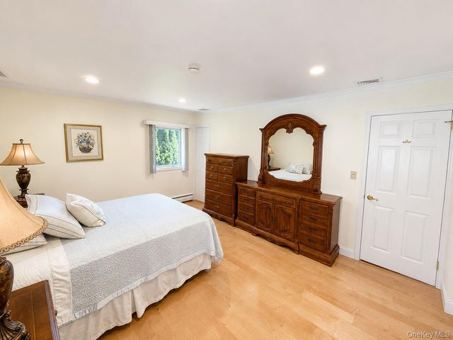 377 Old Courthouse Road, Manhasset Hills, NY 11040