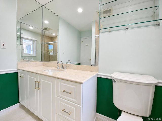 377 Old Courthouse Road, Manhasset Hills, NY 11040