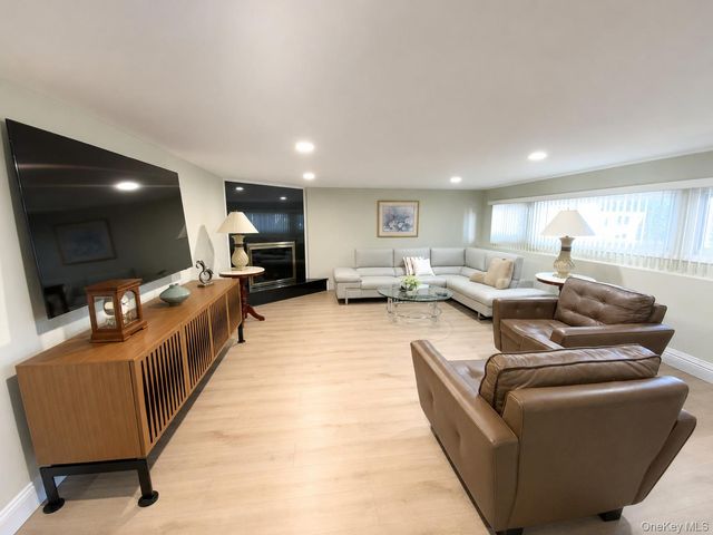 377 Old Courthouse Road, Manhasset Hills, NY 11040