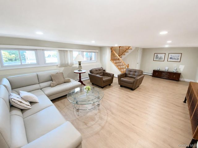 377 Old Courthouse Road, Manhasset Hills, NY 11040