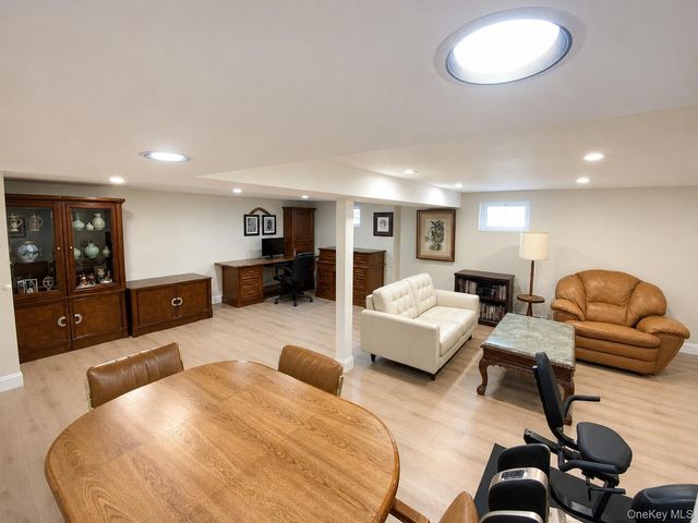 377 Old Courthouse Road, Manhasset Hills, NY 11040