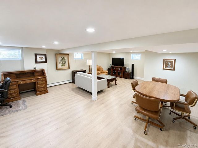 377 Old Courthouse Road, Manhasset Hills, NY 11040
