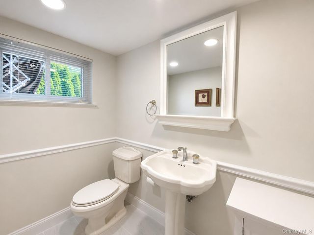 377 Old Courthouse Road, Manhasset Hills, NY 11040