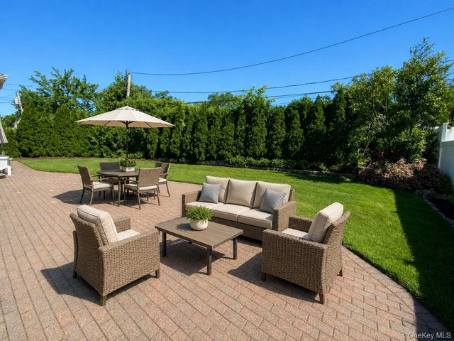 377 Old Courthouse Road, Manhasset Hills, NY 11040