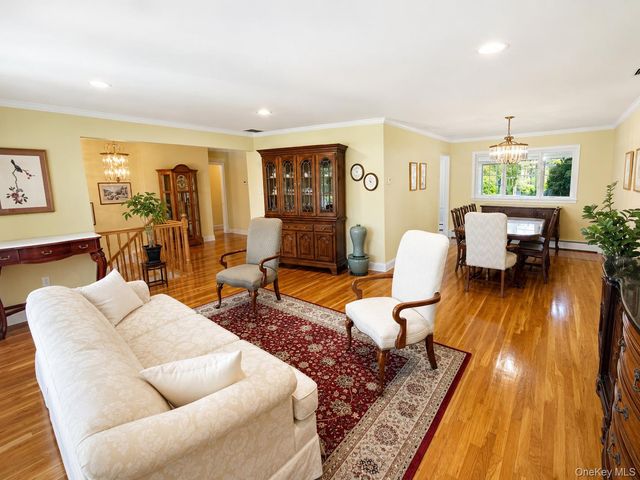377 Old Courthouse Road, Manhasset Hills, NY 11040