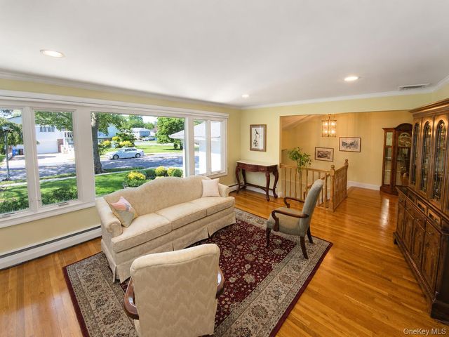 377 Old Courthouse Road, Manhasset Hills, NY 11040