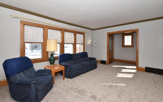 6426 W Wisconsin AVENUE, Wauwatosa, WI 53213