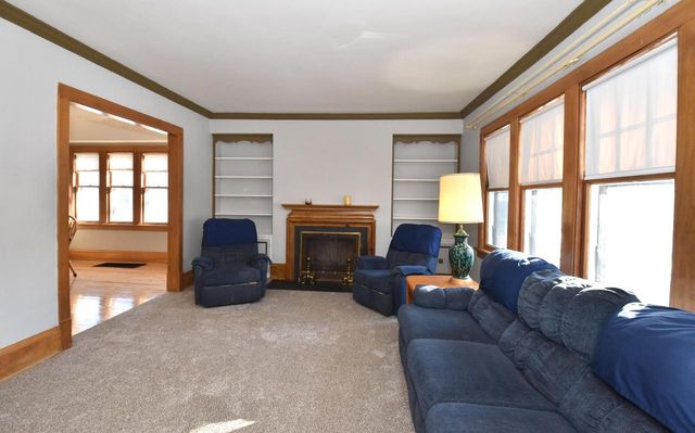 6426 W Wisconsin AVENUE, Wauwatosa, WI 53213