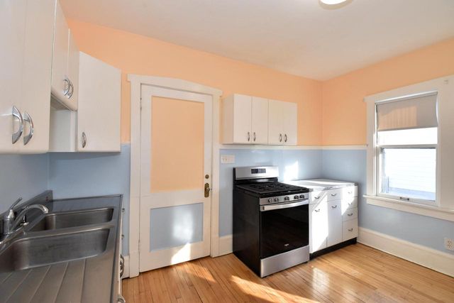 6426 W Wisconsin AVENUE, Wauwatosa, WI 53213