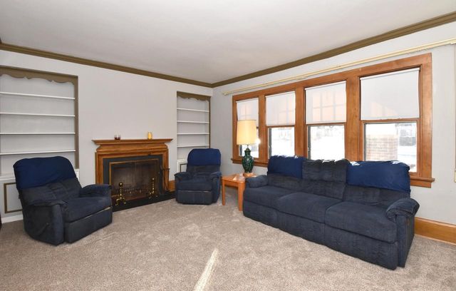 6426 W Wisconsin AVENUE, Wauwatosa, WI 53213