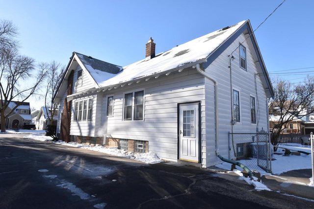 6426 W Wisconsin AVENUE, Wauwatosa, WI 53213