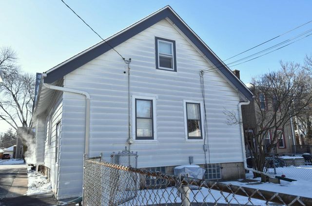 6426 W Wisconsin AVENUE, Wauwatosa, WI 53213