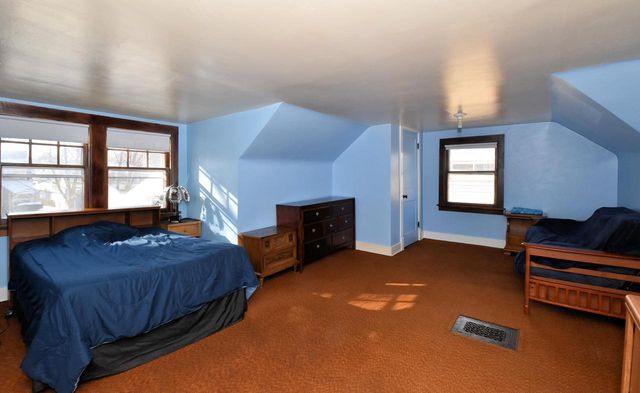 6426 W Wisconsin AVENUE, Wauwatosa, WI 53213