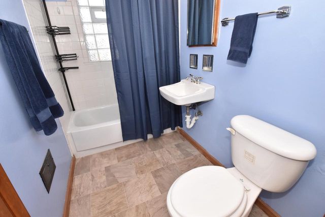 6426 W Wisconsin AVENUE, Wauwatosa, WI 53213