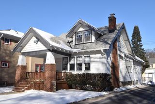6426 W Wisconsin AVENUE, Wauwatosa, WI 53213