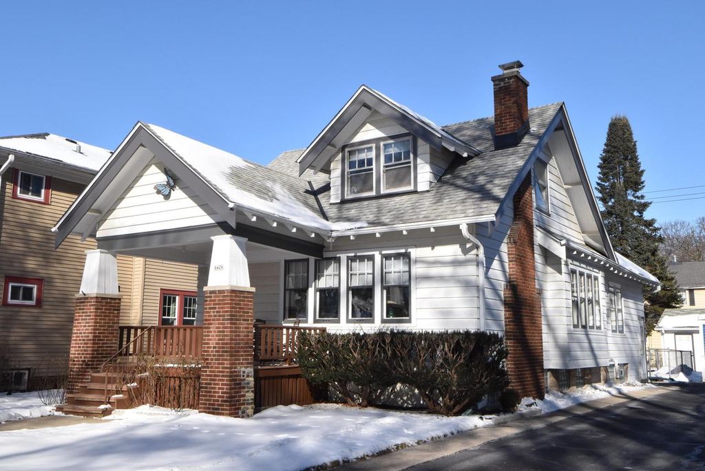 6426 W Wisconsin AVENUE, Wauwatosa, WI 53213