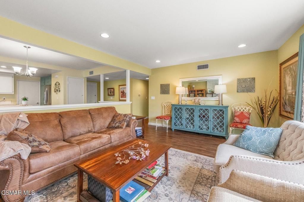 Image 8 of property listing at 2413 Lita Place, Simi Valley, CA 93063