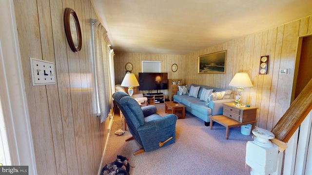 909 CARLIN DR, Southampton, PA 18966