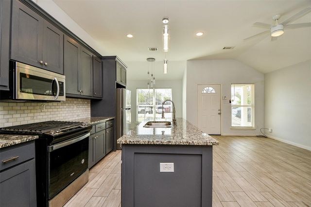 6747 England Street A, Houston, TX 77021