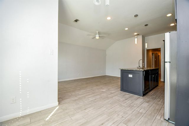 6747 England Street A, Houston, TX 77021