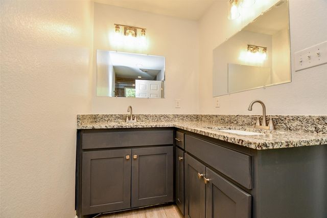 6747 England Street A, Houston, TX 77021
